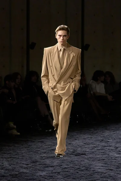 Look 33